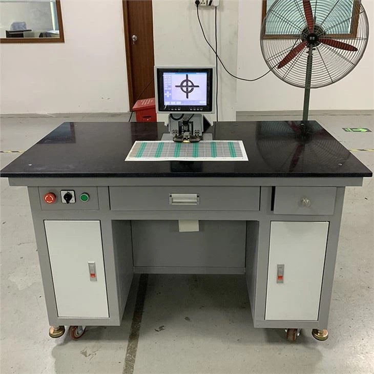 PVCフィルムホールパンチングマシン